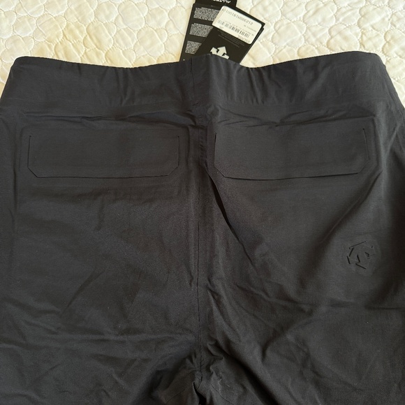 NWT! Descente Allterrain Relaxed Fit Tapered Tech Pants Taped Seams M-36 - Picture 4 of 9